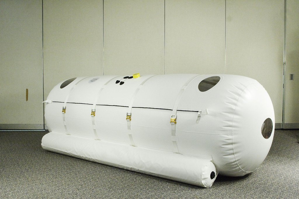 1280px-40__Mild_Hyperbaric_Chamberexternal