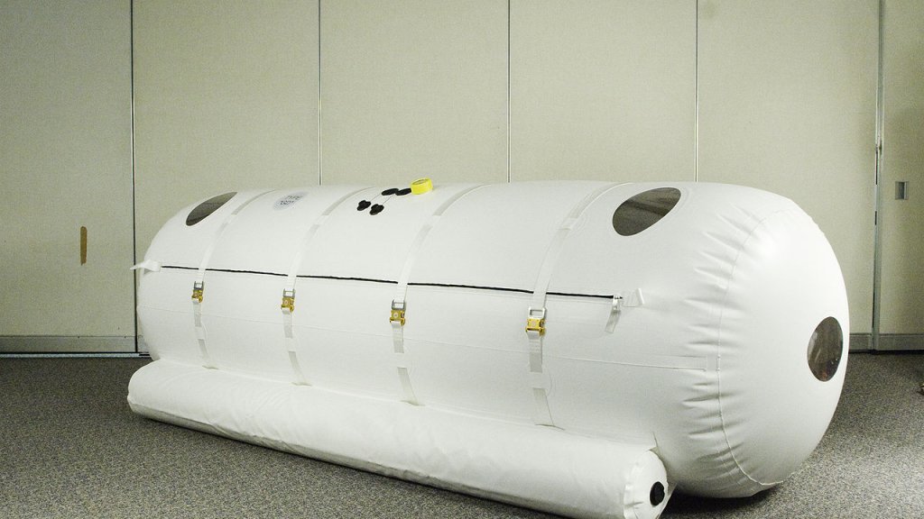 1280px-40__Mild_Hyperbaric_Chamberexternal