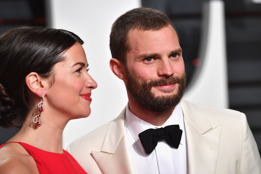 Сега Уорнър излиза със звездата от \"Fifty Shade of Grey\" Джейми Дорнан.