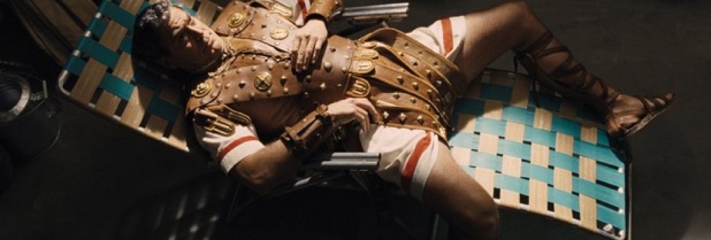 Hail, Caesar!
Не, братята Коен не снимат епопея за древен Рим, а насочват вниманието към остриетата зад кадър, които се размятат през 50-те години на миналия век в Холивуд. Джордж Клуни играе Цезар, носи сандали и има огромно его, но това го вкарва в сериозни неприятности, а легендарният Еди Маникс (изигран от Джош Бролин) ще трябва да го спаси.