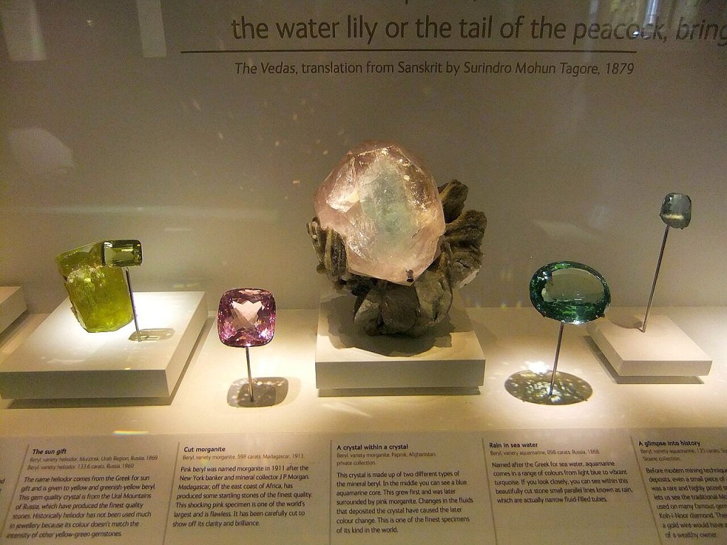 Various_precious_stones,_Natural_History_Museum,_London_-_DSCF0413