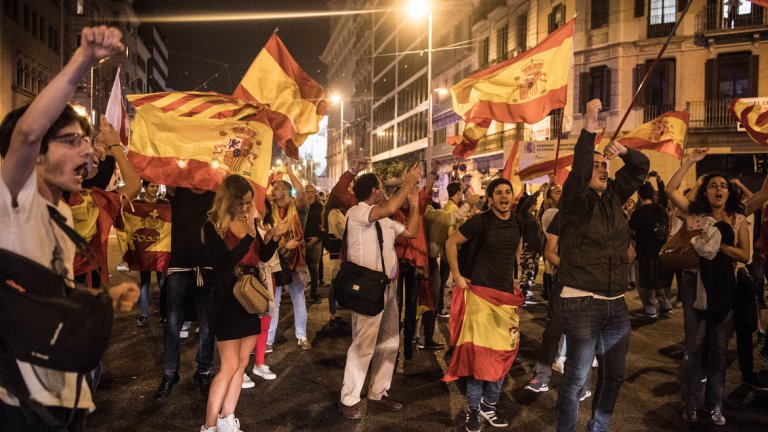 Трима ранени след сблъсъци с полицията в Барселона