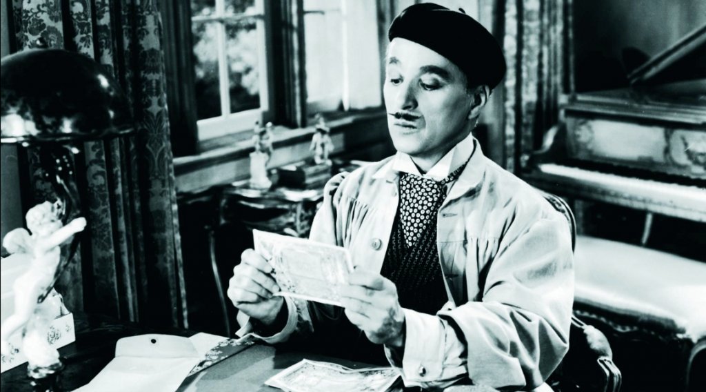 “Мосю Верду”
Класическата черна комедия, която побира таланта на Чарли Чаплин в главната роля, разказва за Хенри Верду - чаровен мъж, който омайва богатите стари моми, печели доверието им, източва банковите им сметки и накрая убива жертвите си. Но невинаги опитите за убийство са успешни. Понякога набелязаните жени се опълчват на контето и го вкарват в страшно нелепи ситуации.