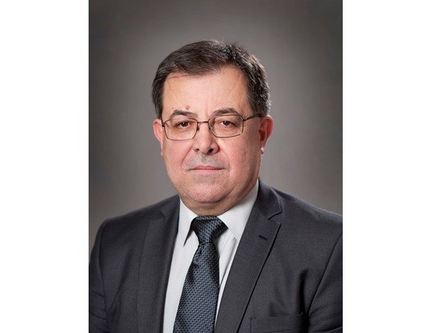 Проф. Христо Бозуков е новият министър на земеделието. Той е директор на Селскостопанската академия от 2013 до 2015 година.Започва научната си кариера през 1984 г. в Института по тютюн и тютюневи изделия, където от стажант, извървява пътя до агроном и стига поста на директор на научното звено. 