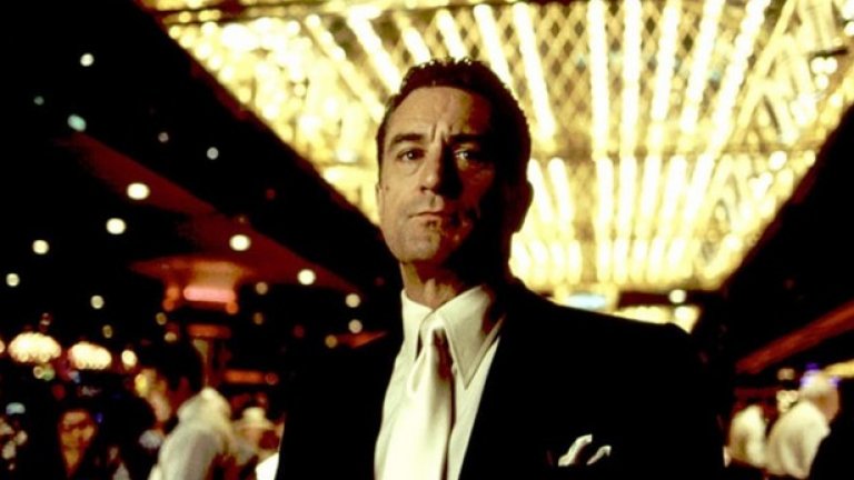 Casino (Martin Scorsese, 1995) 

Сам (Робърт де Ниро) е управител на казино, за когото нещата се объркват, когато в живота му се намесва мафията.