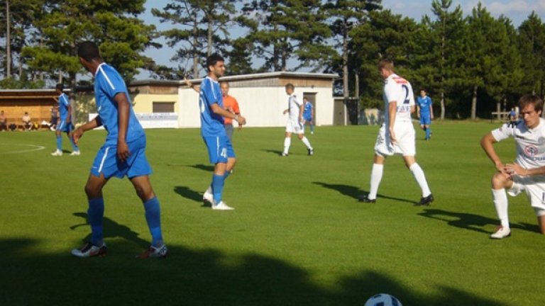 Футболистите на Георги Иванов не успяха да вкарат гол в пето поредно полувреме