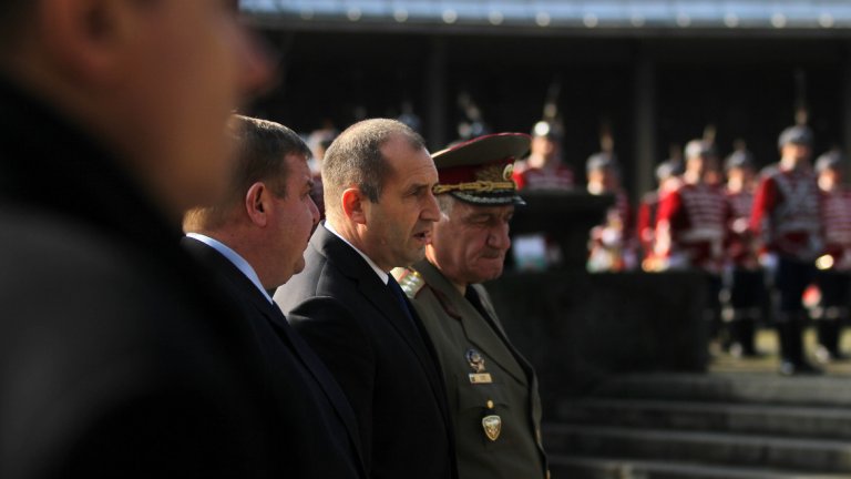 Президентът Румен Радев почете Архангелова задушница (снимки)