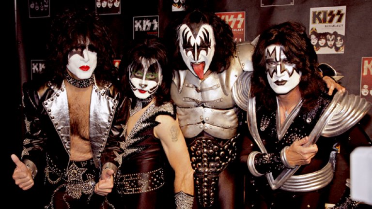 Преди години фронтменът на Kiss Джийн Симънс се изтървал и нарекъл Джако "педофил" - и днес групата е отрязана от участие в шоу за Майкъл Джексън на 8 октомври в Уелс