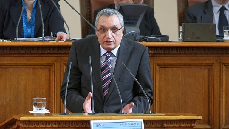 Съпредседателят на Синята коалиция Иван Костов поиска да спре гледането на бюджета за 2011