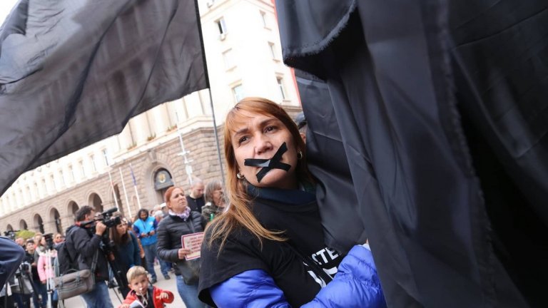 Майките на деца с увреждания излязоха на протест срещу Валери Симеонов