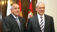 Премиерът Бойко Борисов обеща магистралата София-Ниш да бъде пусната на 1 май 2012 г. след срещата с премиера на Сърбия - Борис Тадич