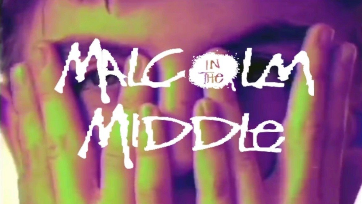 Malcolm In The Middle / "Малкълм": They Might Be Giants - Boss Of Me
Още една песен, написана специално заради отварящите надписи на сериала. Забавното в случая е, че впоследствие песента Boss of Me излиза като сингъл и дори печели "Грами" за най-добра песен, писана за филм или сериал. А променящото се темпо и пънкарливото звучене перфектно се нареждат до идеята за обърканото семейство на малкия вундеркинд Малкълм.