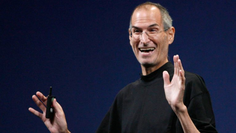 Шефът на Apple Стив Джобс е на върха, след като компанията надмина Microcft по пазарна капитализация