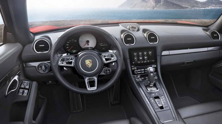 Воланът е вдъхновен от супер автомобила 918 Spyder