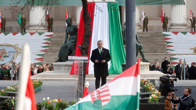 Западът винаги е бил отправна точка за източните държави. Целта винаги е била да се навакса изоставането, а икономическата цена на трансформацията се приемаше като необходимото зло на цивилизацията. Възходът на крайната десница в тези държави е част от промяната на политическата психология: отрицанието на нуждата от външно одобрение на напредъка, отрицание на очакванията на Запада.