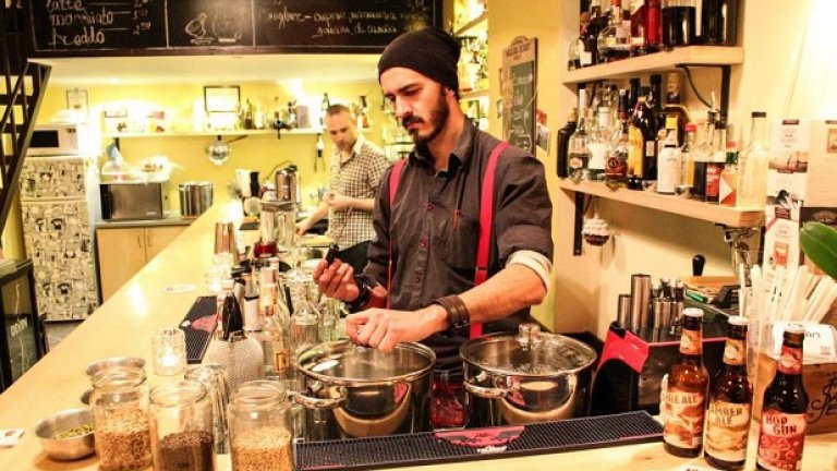 Кристиан Радев е управител на "Пивотека" и домашен пивовар