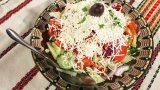 Шопската салата според описанието също така прилича на знамето на България