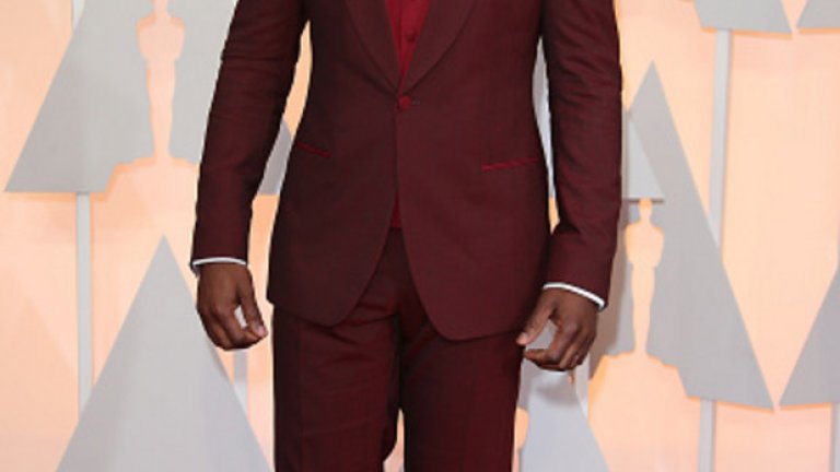 Звездата от "Селма" Дейвид Ойелово беше неотразим. Той заложи на винен костюм от Dolce & Gabbana в три части