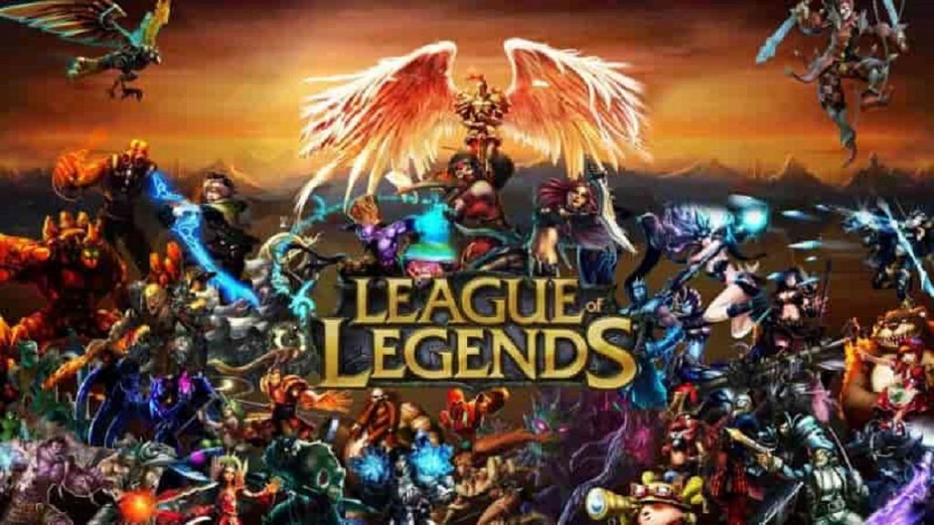 League of Legends 
Още една легенда, към която с удоволствие ще се завърнем за убиване на времето. В един момент League of Legends е толкова известна, че я играят едновременно над 67 млн. души по света месечно. Стандартната карта е за петима срещу петима играчи, но има и вариант за трима срещу трима, а задачата е не само победа, обикновено чрез унищожаване на Нексуса, но и самоусъвършенстване. Започвате от нула и постепенно трупите опит, умения и предмети и заедно с вас приятелите ви се стремят към същото. Предупреждаваме, че като нищо можете да осъмнете с тази игра и после да се чудите как да станете, ако сте хоум-офис.