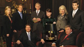 Boston Legal / "Адвокатите от Бостън" 
Да, би било страшно трудно да видим днес адекватна версия на този култов адвокатски сериал. Все пак основните герои тук са двама бели мъже, които са всичко друго, но не и политически коректни. Дени Крейн и Алан Шор са ходещо #MeToo и обвинение в сексуален тормоз, а езикът (и методите), които използват, със сигурност не биха били приемливи по днешните стандарти за "добро поведение". И все пак... 
"Адвокатите от Бостън" е гениален сериал, който представя цветни, макар и на моменти морално сиви герои. В основата му е голяма бостънска адвоктска картора - Крейн, Пул и Шмит, която се занимава с изключително много и изключително спорни дела. Дени Крейн е републиканец, защитник на оръжията, сексист и буквално не може да устои на хубава жена. Алан Шор пък е гениален адвокат, който няма равен в заключителните речи пред журито, но за сметка на това спорните му от морална гледна точка тактики, често дразнят всички останали. 
Самият сериал разглежда важни социални теми и не се притеснява да защитава непопулярни позиции, посочвайки силни аргументи в тяхна полза. Или казано с други думи - "Адвокатите от Бостън" би бил успокоително хапче за избухналото в крайности американско общество, което може и да накара някои хора да започнат да мислят действително върху сложни теми, а не да гледат на света в черно и бяло.