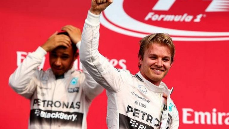 Хамилтън на няколко пъти оспори решението на Mercedes за втората смяна на гуми, но след финала се ограничи само с поздравления към Нико