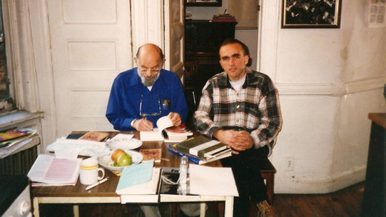 С големия американски поет Алън Гинсбърг, чиито преводач на български е Левчев