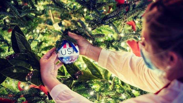 Украсата на Мелания Тръмп за последната ѝ Коледа в Белия дом