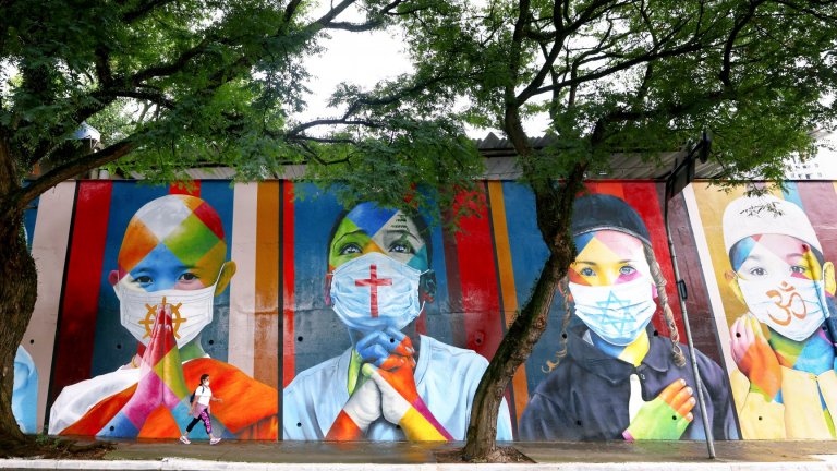 Серана успява да ваксинира 95 на сто от населението си и се връща към нормалния живот