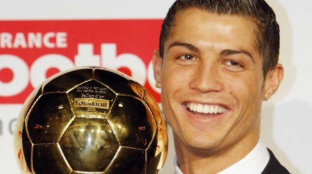 Кристиано Роналдо

Спечелената Златна топка от миналата година говори достатъчно.