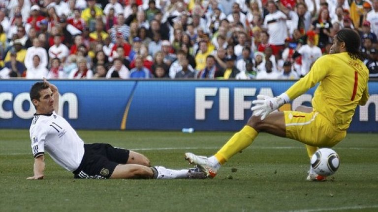 
4. Германия - Англия 4:1, осминафинал на Мондиал 2010, 2010 г.
Абсолютно редовен гол на Лампард е отменен, но това не променя факта, че Германия разпилява тотално тима, воден от Капело. 