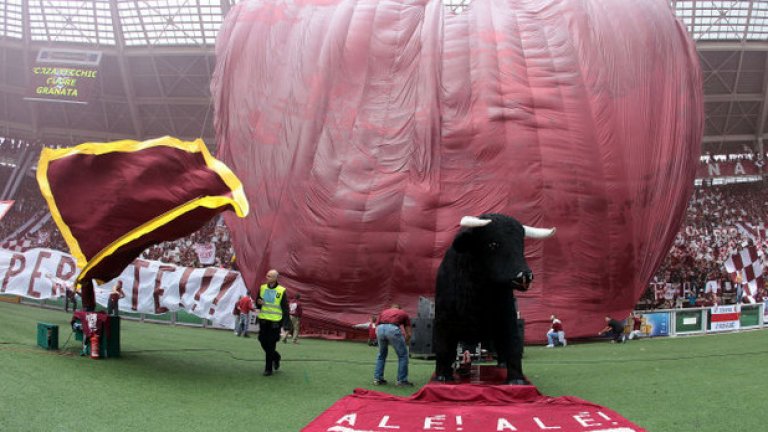 Торино - Ювентус. Тук няма съперничество, а чиста проба омраза. Ювентус е далеч по-успял в последните 30 години, а постиженията на Торо са около Втората световна война. На дербито има гадости като подигравки за загиналия супертим на Торино на хълма Суперга в края на 40-те години, а омразата е сурова и вечна.