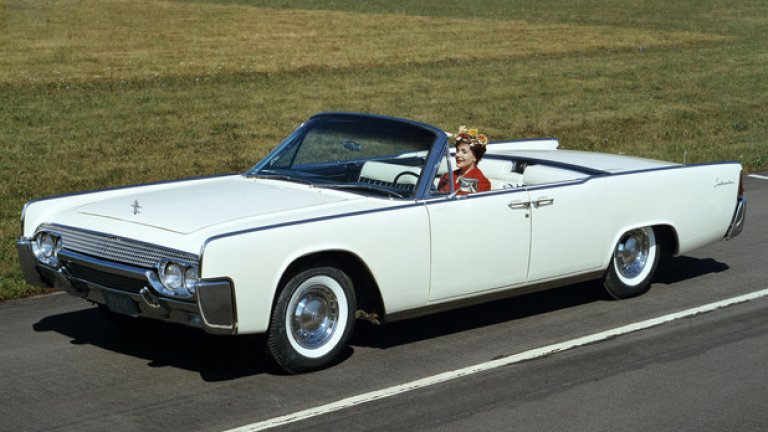 Lincoln Continental от 1961-ва
Дизайнът на този модел е на Илууд Ингъл и това е всъщност най-известното произведение на отговорния дизайнер на Chrysler Corp. на времето. Моделът завинаги ще остане в историята като лимузината, в която беше убит Джон Кенеди. Всъщност това четвърто поколение на Lincoln Continental (1961-1969)  е свързано и с ролите на Джеймс Бонд, като например филма Goldfinger, а също и с "Матрицата", както и с телевизионните серии "Ентураж"