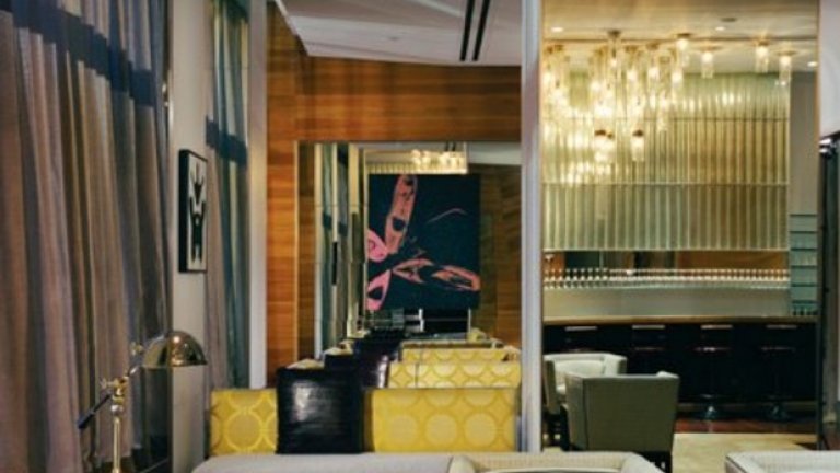 CORE
Това е място за хората, които желаят да забавляват там, където отдъхват Роджър Уотърс от Pink Floyd и Кенет Коул. CORE е преди всичко старателно куриран лайфстайл, като предлага на членовете си достъп до обширна мрежа от партниращи луксозни брандове. В CORE има всичко: разкошна храна, комфортни помещения, спа и фитнес, първокласна художествена колекция и безкраен списък от културни събития през цялата година.
Въпреки че клубът цели да осигури оазис от често безумния начин на живот в Ню Йорк, той е също така има за цел и създаване и поддържане на контакти. Членовете му са все иноватори в областта си - от спорт до архитектура, от мода до управление, от финанси до медии. Бонус: CORE е в тясно партньорство с Capital Club и Kee, така че разходката до Дубай или Хонконг няма да е проблем за вас. Процесът на кандидатстване се пази в дълбока тайна; подробности за него могат да бъдат научени само чрез директно свързване с институцията, разположена в Манхатън