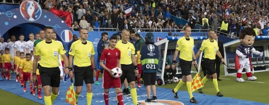 9. Исландия се превърна в първия отбор, който излиза с една и съща стартова 11-орка в пет поредни мача на европейски футболни финали.
