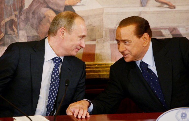 Берлускони (вдясно) за пръв път критикува действията на Владимир Путин в Украйна.