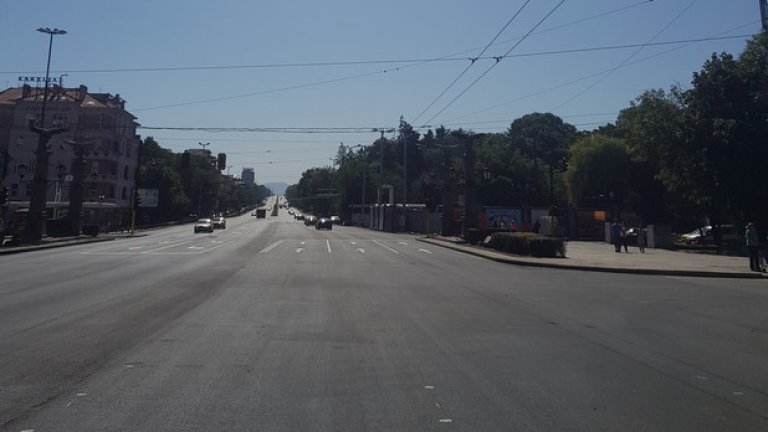 Пътните платна на кръстовището са изцяло подновени