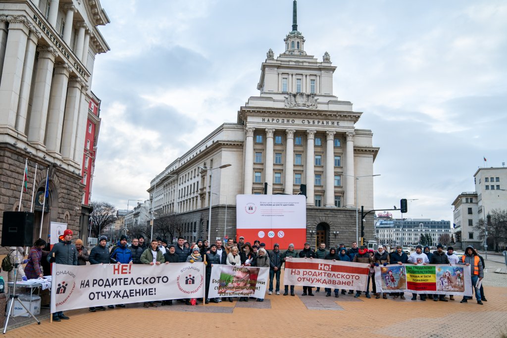 Ще имат ли децата в България двама родители и след раздялата?