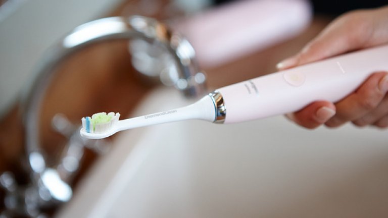 Механична или електрическа четка за зъби?