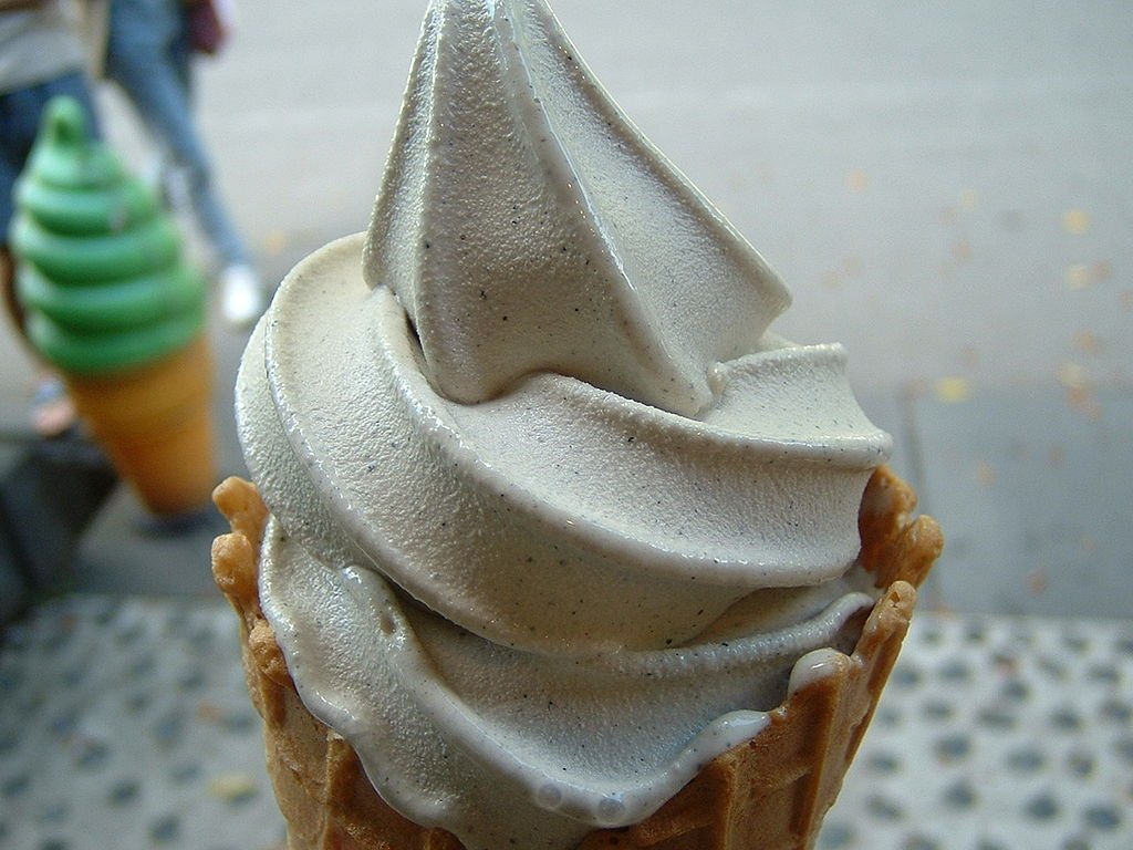 1024px-Black_sesame_soft_ice_cream