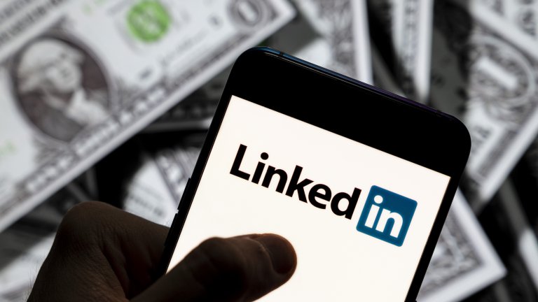 Според компанията обаче нито става въпрос за хакерска атака, нито за проблем със защитите ѝ