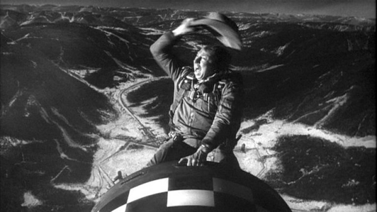 Dr. Strangelove or: How I Learned to Stop Worrying and Love the Bomb / Д-р Стрейнджлав или как престанах да се страхувам и обикнах атомната бомба (1964)

Сатирата на Студената война, създадена от Стенли Кубрик, е отложена с два месеца не заради страха от ядрена война, а заради убийството на тогавашния американски президент Джон Кенеди в Далас. Освен това е преозвучена и шега - "Човек може да изкара много добър уикенд в Далас с всичко това". В новия вариант вместо "Далас" се чува "Вегас".

Има теории, че случилото се с Кенеди е причина и за промяна на финалната сцена, която първоначално е включвала бой с пайове и репликата "Господа! Галантният ни млад президент беше поразен!". Кубрик обаче твърди, че финалът е бил променен преди убийството на президента.