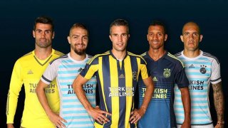 Fenerbahce -Turkish Airlines -Van-Persie01