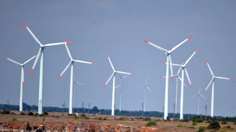 Почти единодушно КС обяви за противоконституционна таксата за зелена енергия