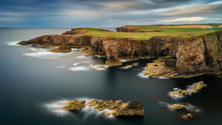 На него не се сервират закуски, няма и стюардеси, нито дори тоалетна в самолета. Защото по график този полет отнема минута и половина.