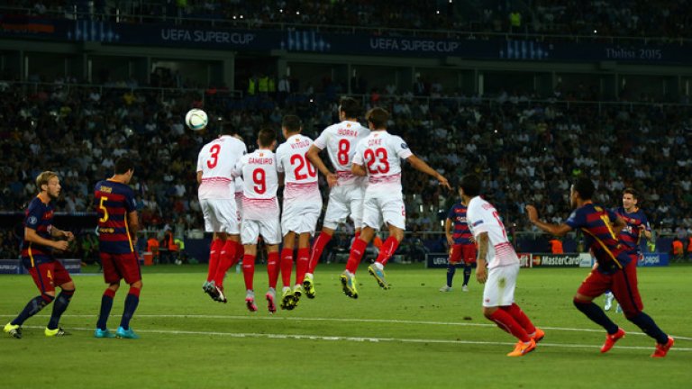 Още осем по-късно аржентинецът изведе каталунците напред в резултата. С двата си гола Лионел Меси се изравни с Кристиано Роналдо на върха в голмайсторската листа на реализаторите в европейски клубни турнири. Двамата вече имат по 80 гола.