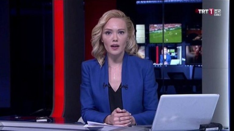 Караш съобщава новината за "дарбе" ("преврат" на турски език) на живо пред милиони зрители с риск да бъде счетена за съучастник на узурпаторите