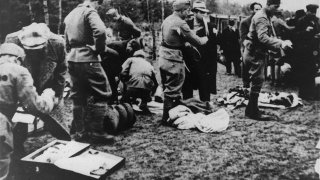 1280px-Jasenovac_prisoners_enter_the_camp