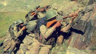 Indian_soldiers_in_combat_during_operation_vijay