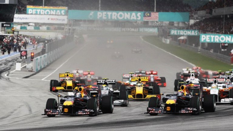 Болидите на Ред Бул бяха начело от първия момент на състезанието в Малайзия