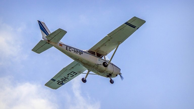 На борда са били двама души